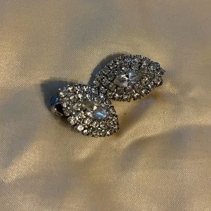 ⭐️ BUY 3/$10! Beautiful vintage earrings